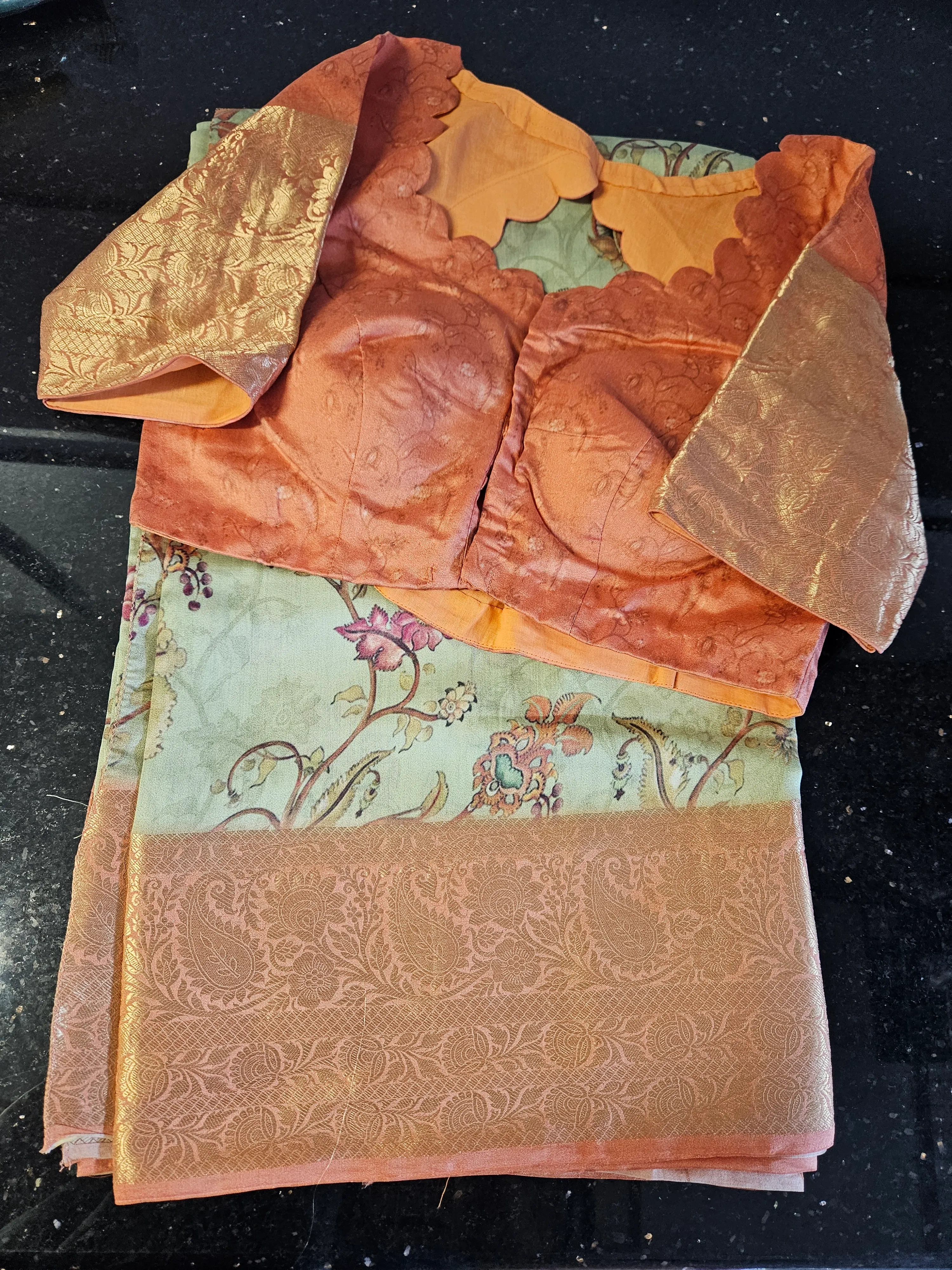 Handwoven Banarasi Silk Floral Wedding Saree - Luxury Ethnic Wear - Image 4