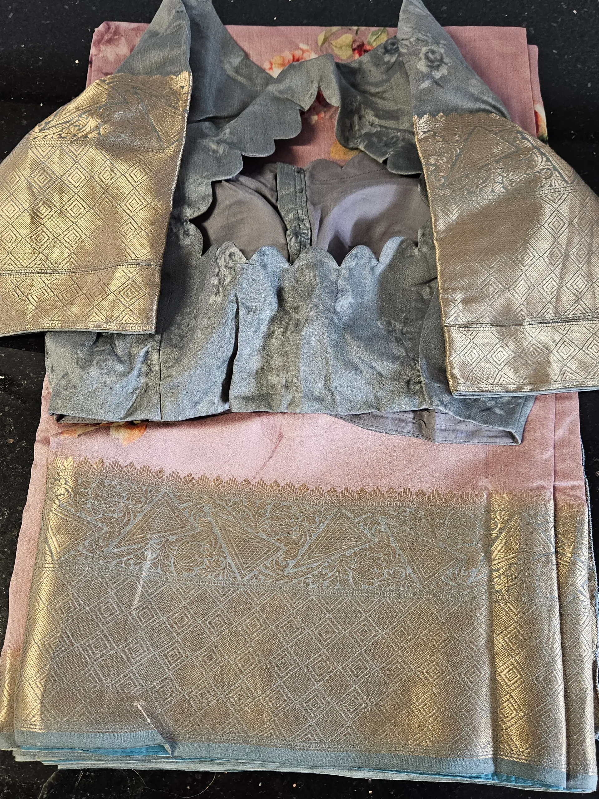 Exquisite Pure Banarasi Floral Silk Saree for Weddings & Festivals - product image