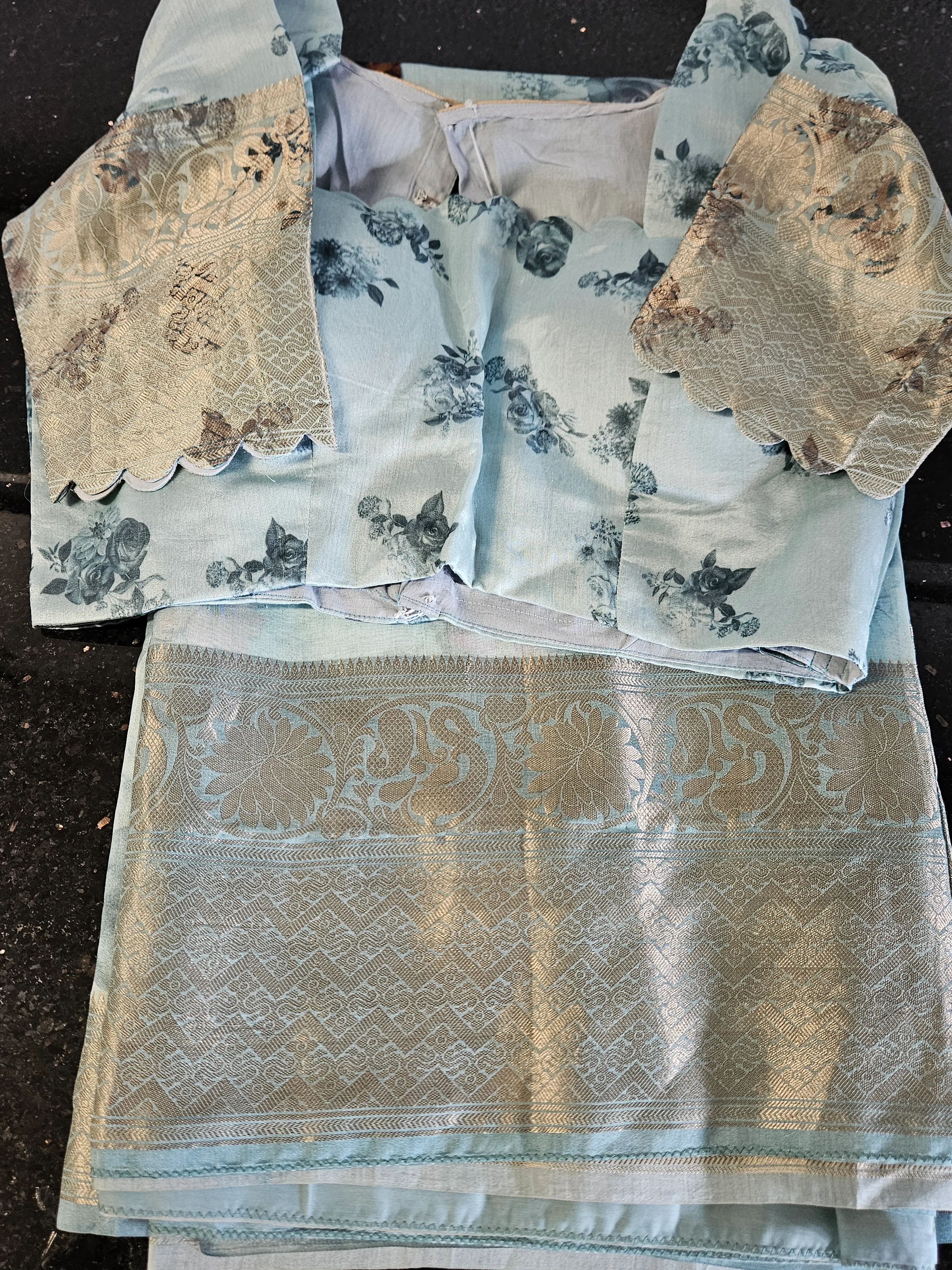 Pure Banarasi Silk Saree with Floral Motifs – Luxury Ethnic Wear - Image 2