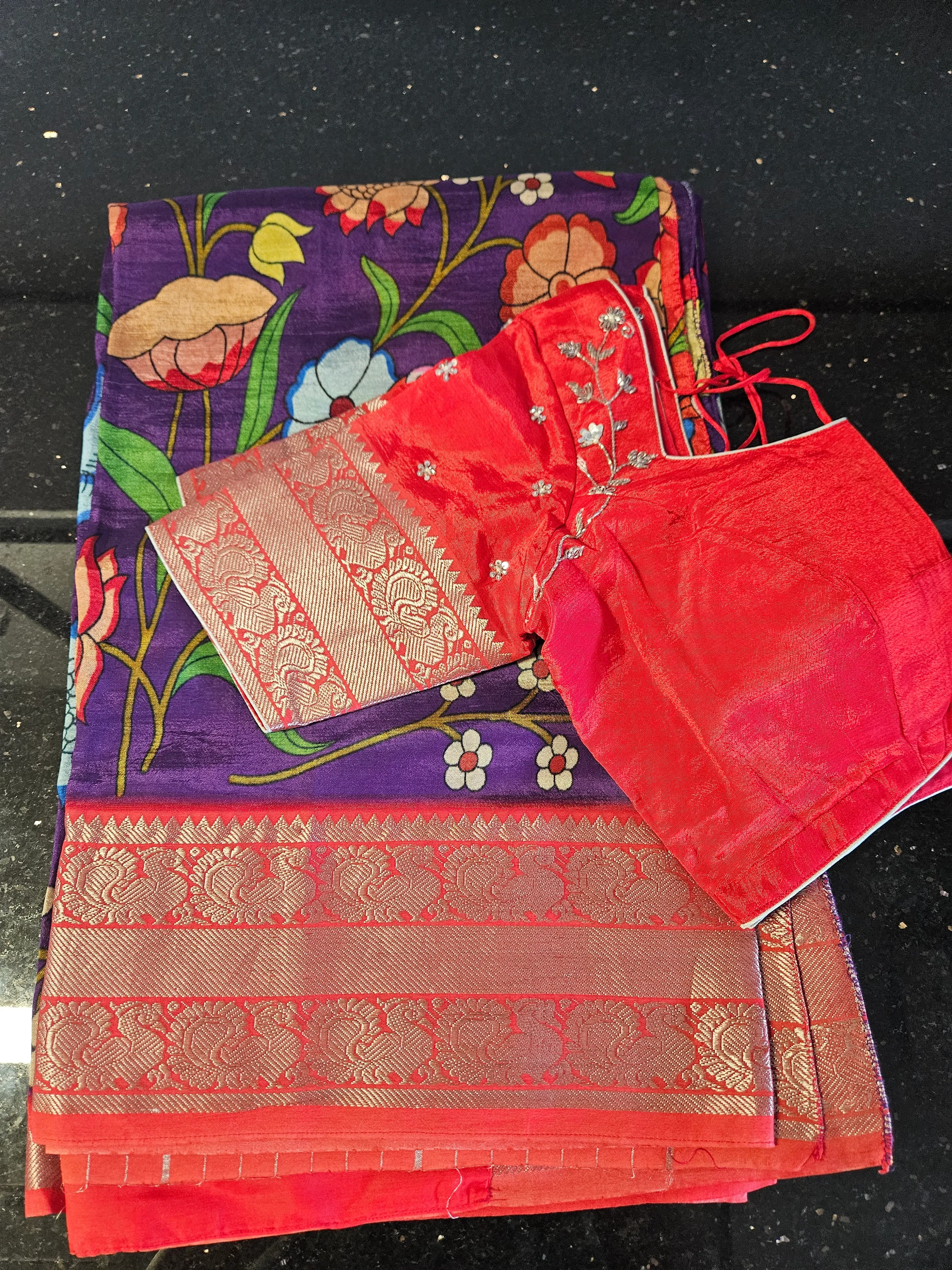 Handwoven Mangalagiri Silk Pattu Saree with Golden Zari Detailing - Image 2
