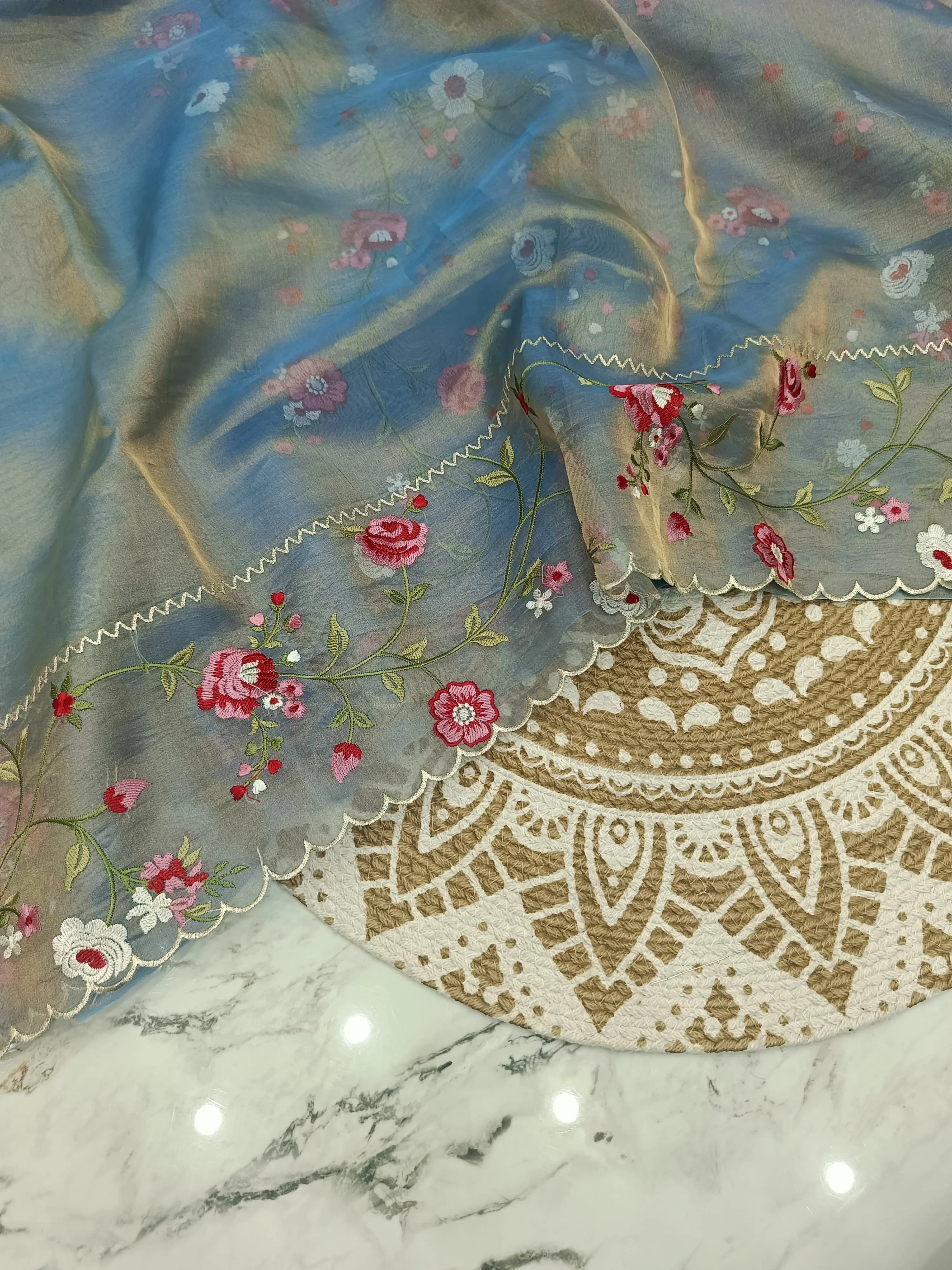 Pure Banarasi Tissue Silk Saree with Zari - Regal Indian Craftsmanship - Image 2