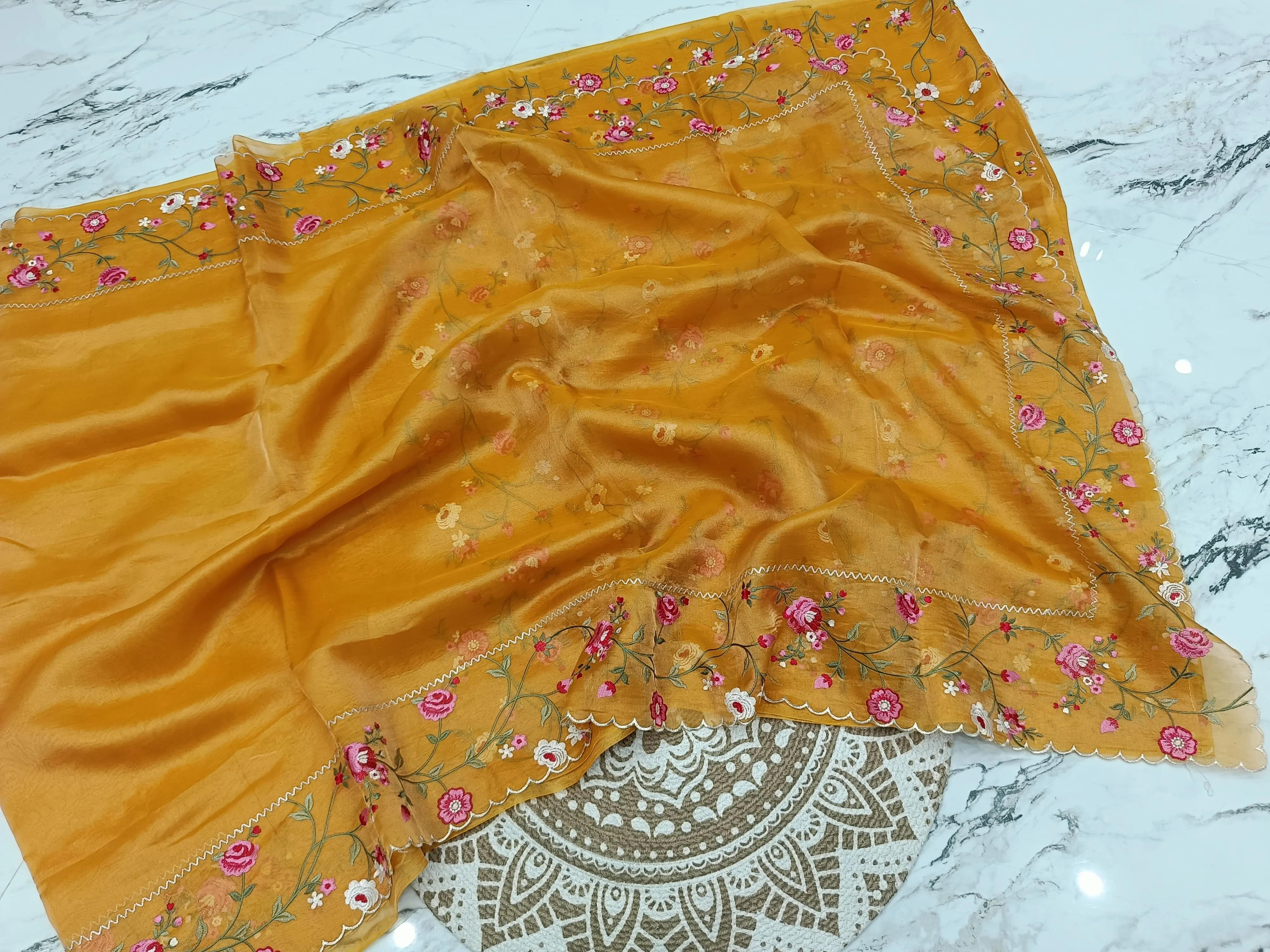 Handwoven Banarasi Tissue Saree with Gold & Silver Zari - Image 4