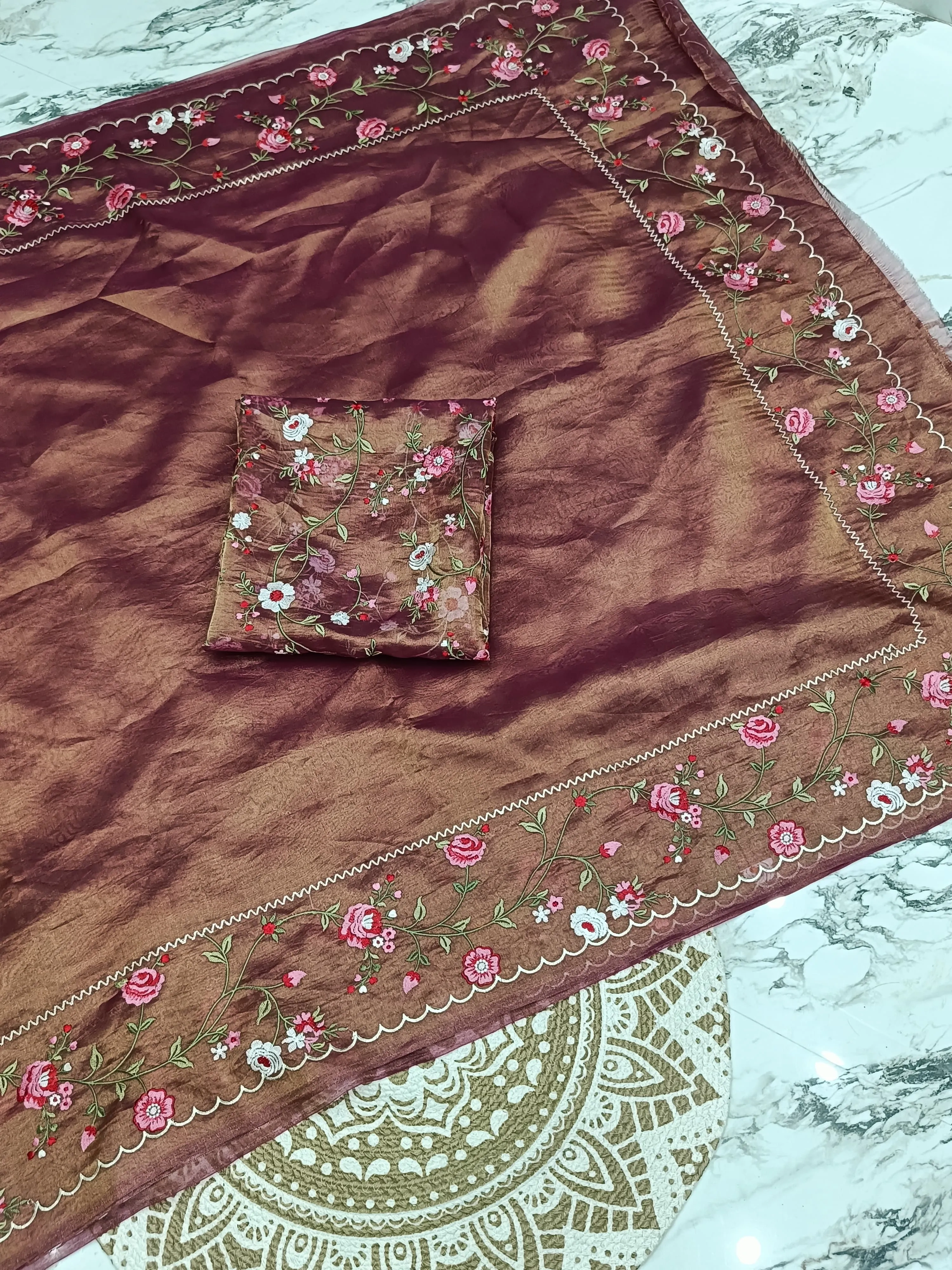 Luxurious Handwoven Banarasi Tissue Saree with Golden Zari Detailing - Image 2