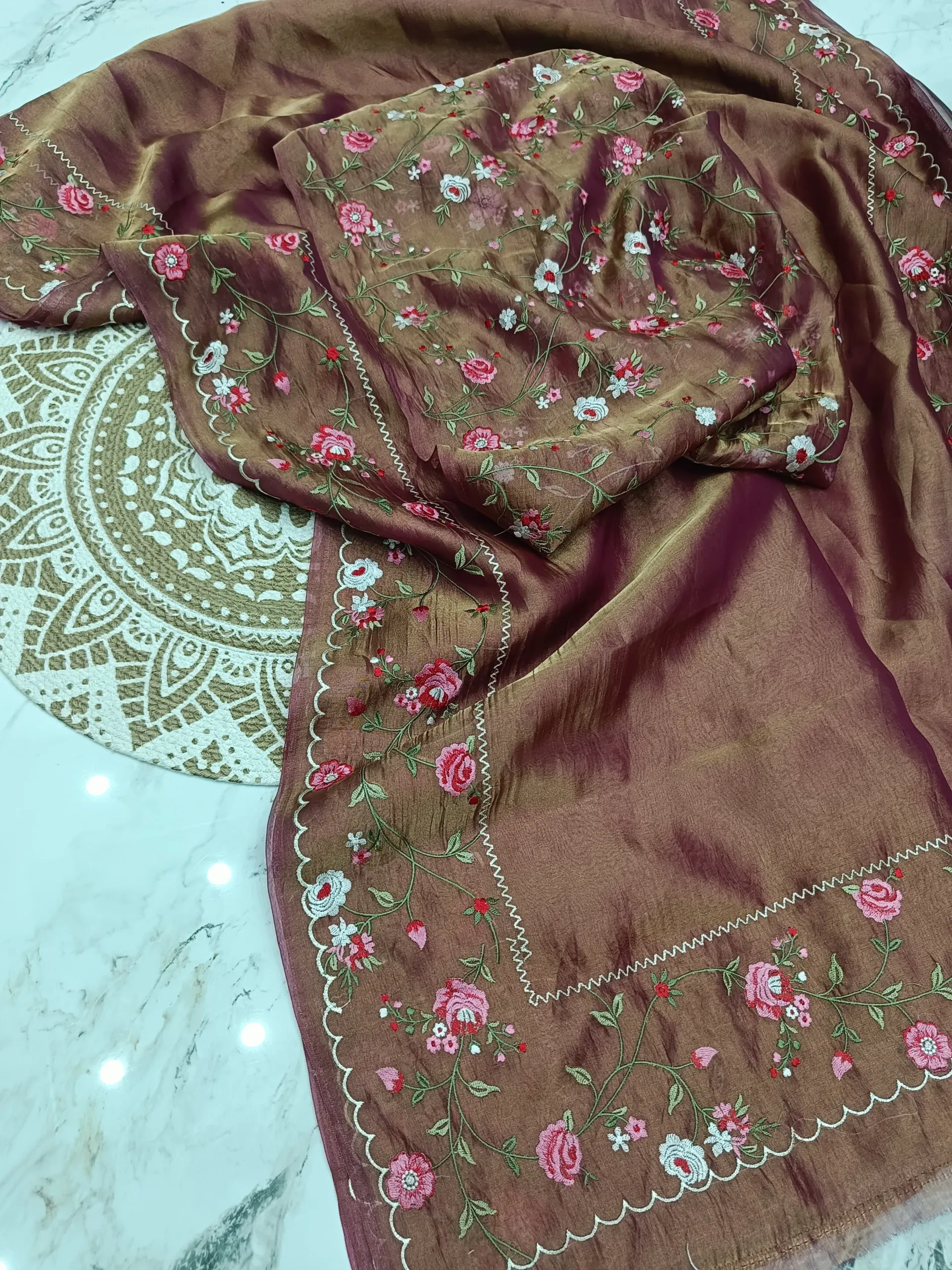 Exquisite Pure Banarasi Tissue Saree with Lustrous Finish - product image