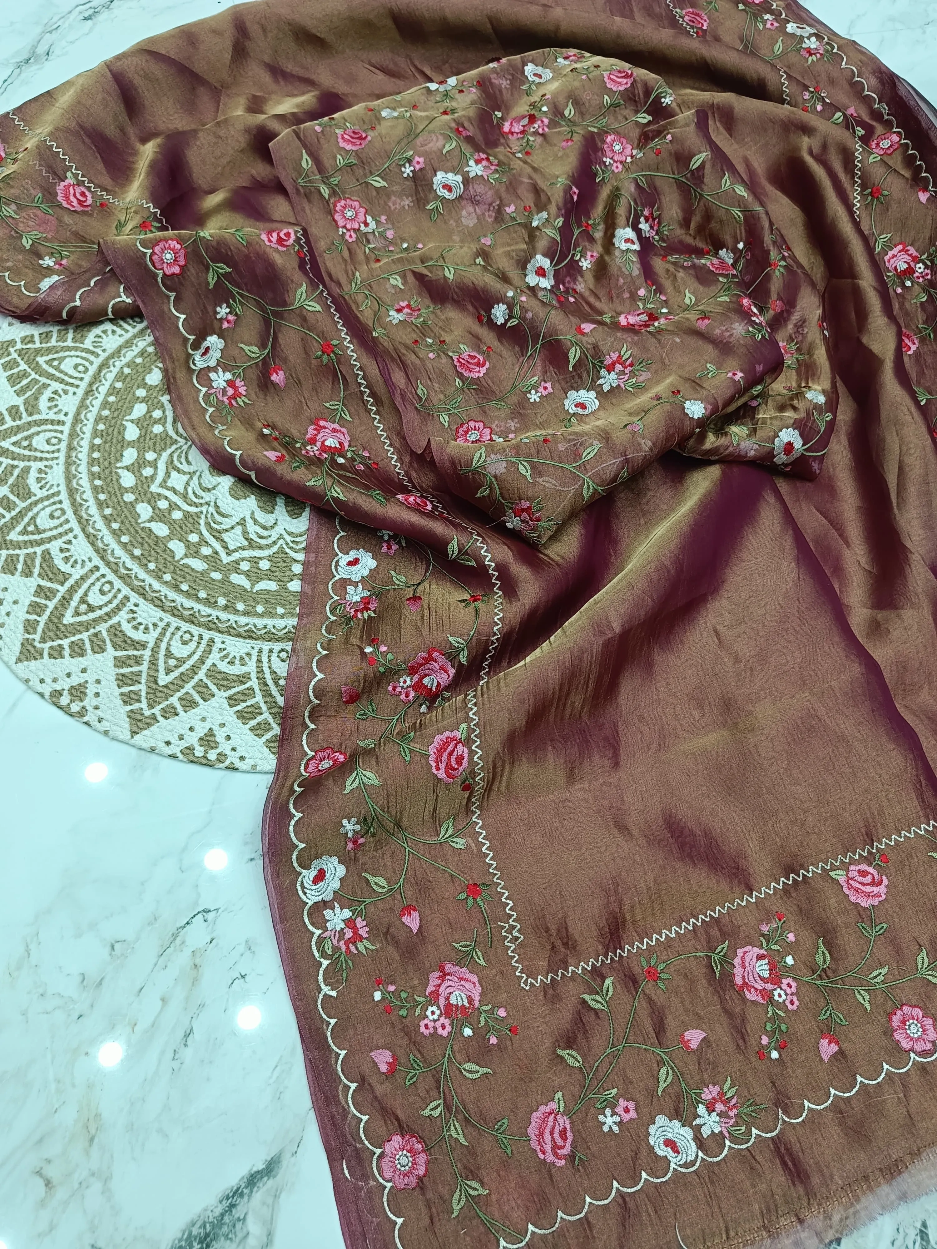 Luxurious Handwoven Banarasi Tissue Saree with Golden Zari Detailing - Image 3