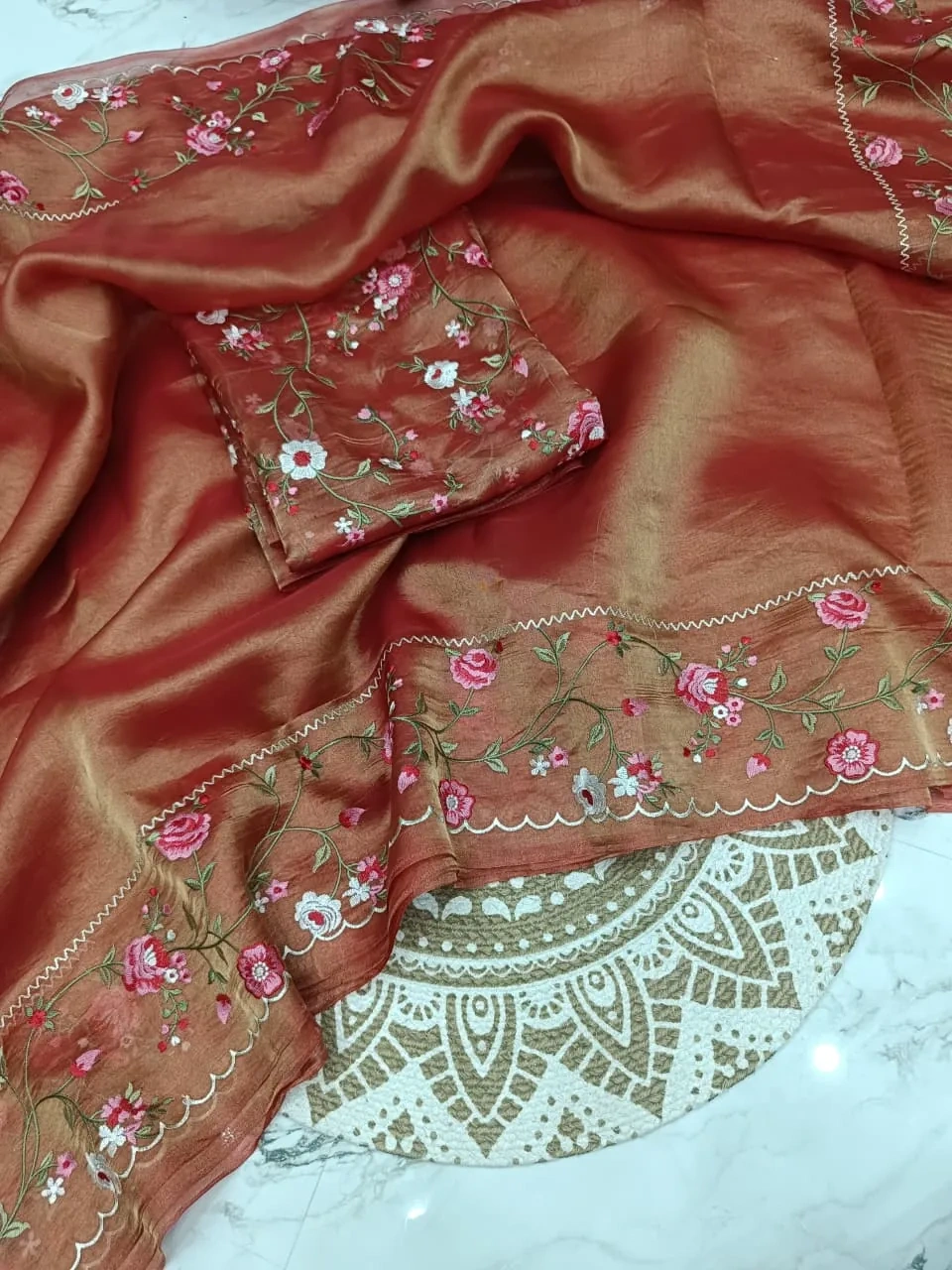 Pure Banarasi Tissue Saree with Gold Zari for Weddings - Image 3