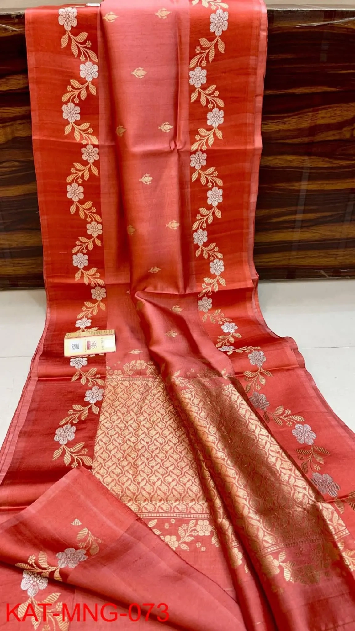 Pure Handloom Raw Mango Pattu Silk Saree - Luxury Ethnic Wedding Wear - Image 3