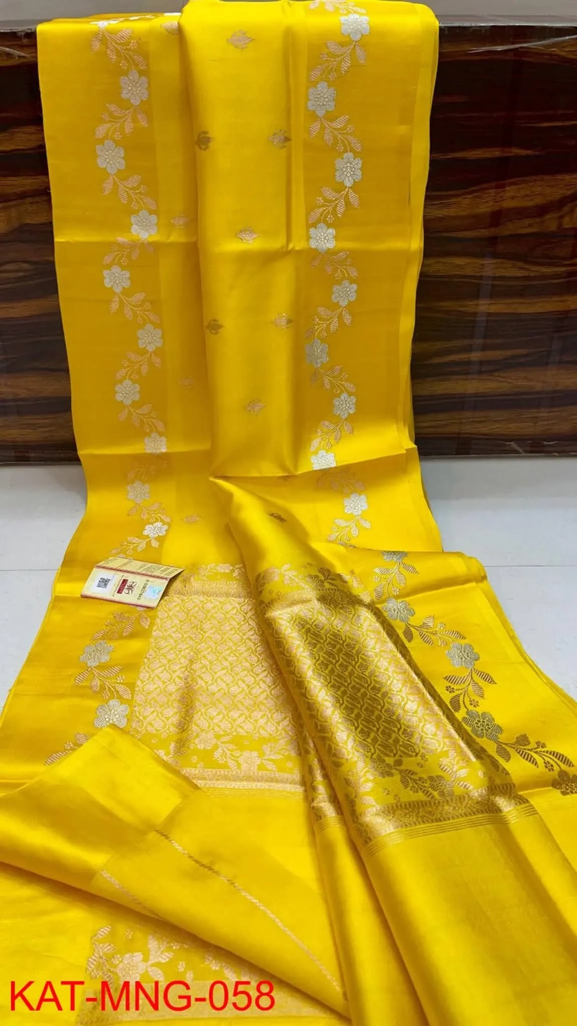 Pure Handloom Raw Mango Pattu Silk Saree - Luxury Ethnic Wedding Wear - Image 4