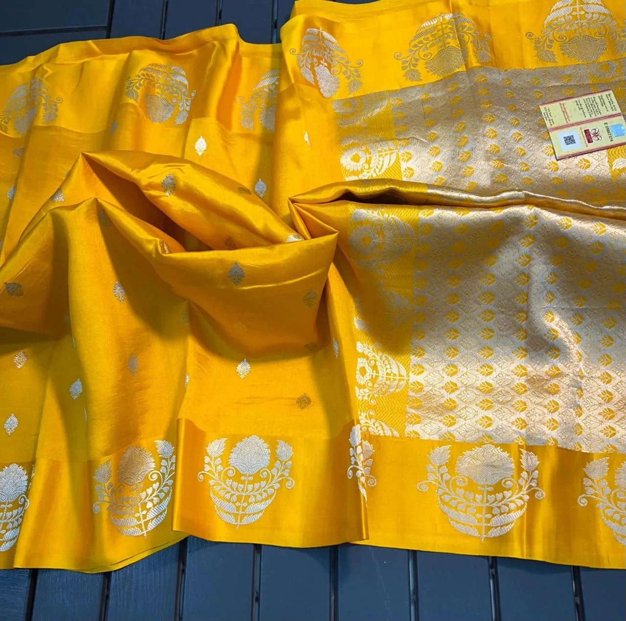 Handloom Raw Mango Pattu Silk Saree for Weddings & Festivals - Image 2