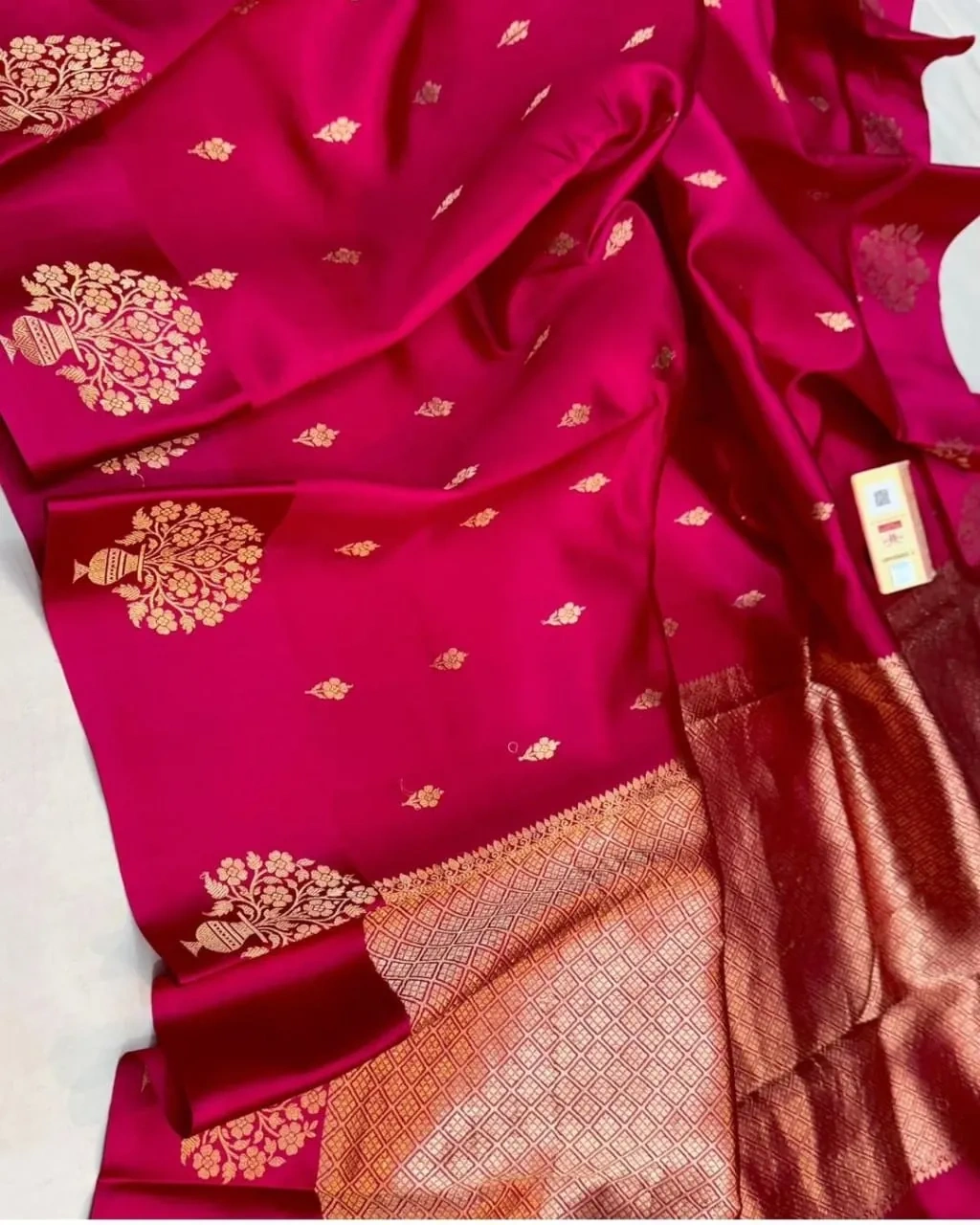 Luxurious Handwoven Raw Mango Pattu Saree for Weddings & Celebrations - Image 3
