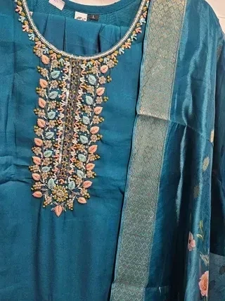 Pure Dola Silk Kurti Set with Embroidered Dupatta for Festive Elegance - Image 3