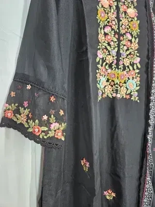 Handcrafted Lightweight Muslin Wedding Lehenga in Earthy Elegance - Image 3