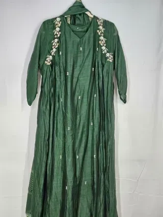 Soft Beige Mul Chanderi Silk Suit with Handwoven Dupatta - Image 2