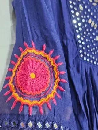 Mul Chanderi Silk Wedding Suit with Pastel Dupatta & Intricate Details - Image 5