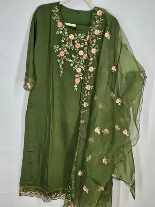 Off-White Silk Muslin Lehenga for Weddings & Festivals - Image 2